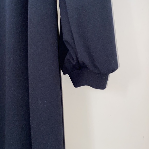 Simple Black Dress - Picture 4 of 4